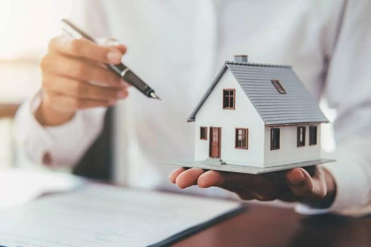 Suku Bunga Naik, Simak Strategi dan Rekomendasi Saham Sektor Properti