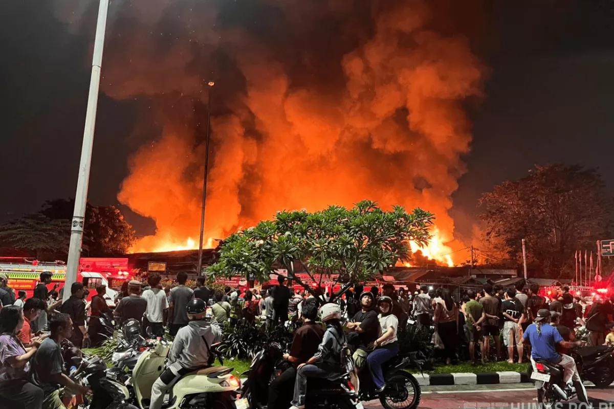 200 Personel Gabungan Evakuasi Korban Kebakaran Kemayoran