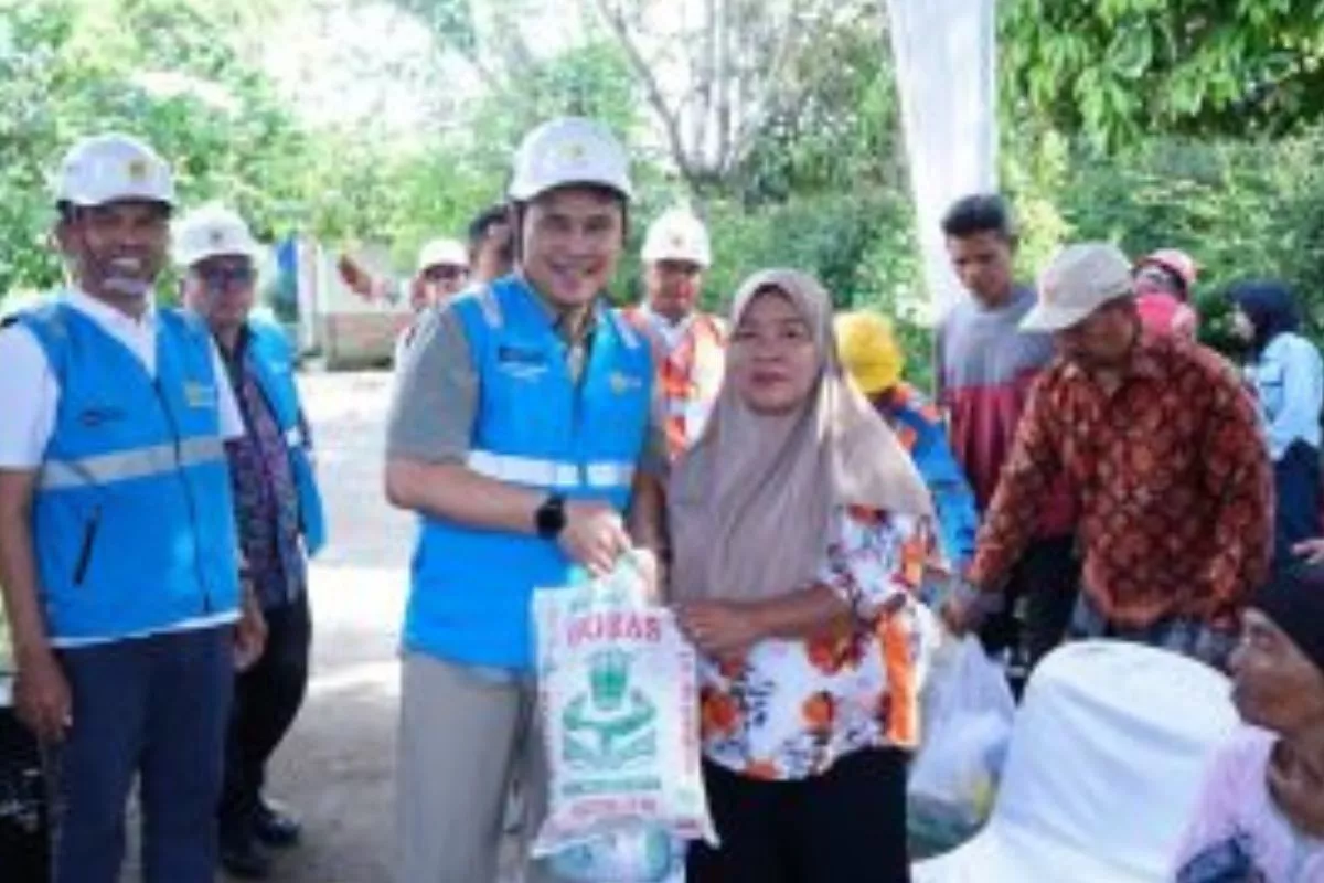 PLN Pasang PLTS Atap di 400 Gedung Guna Perkuat Efisiensi Energi