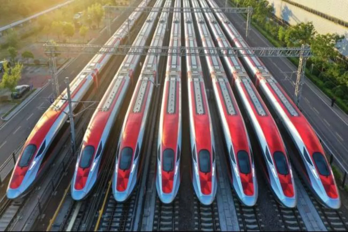 Review Kereta Whoosh Jakarta Bandung: Panduan Tiket dan Stasiun