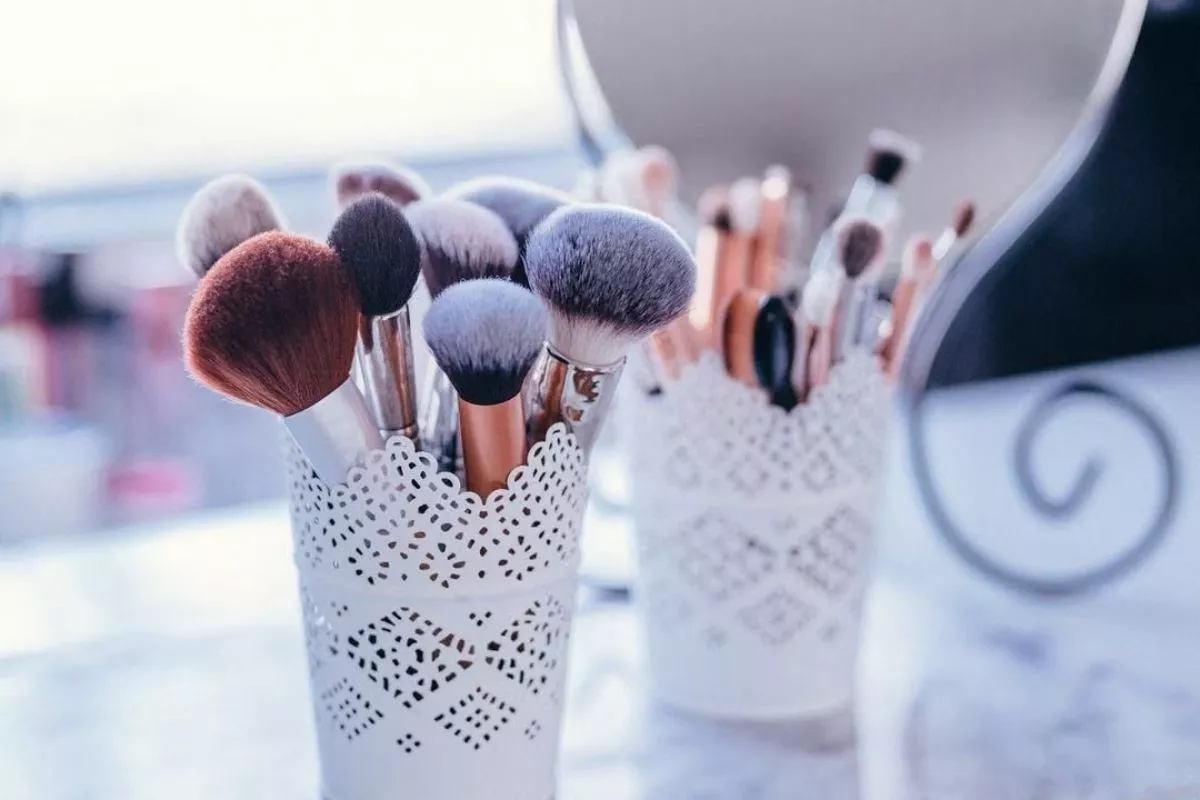 Rekomendasi 6 Kuas Makeup untuk Hasil Riasan Lebih Halus