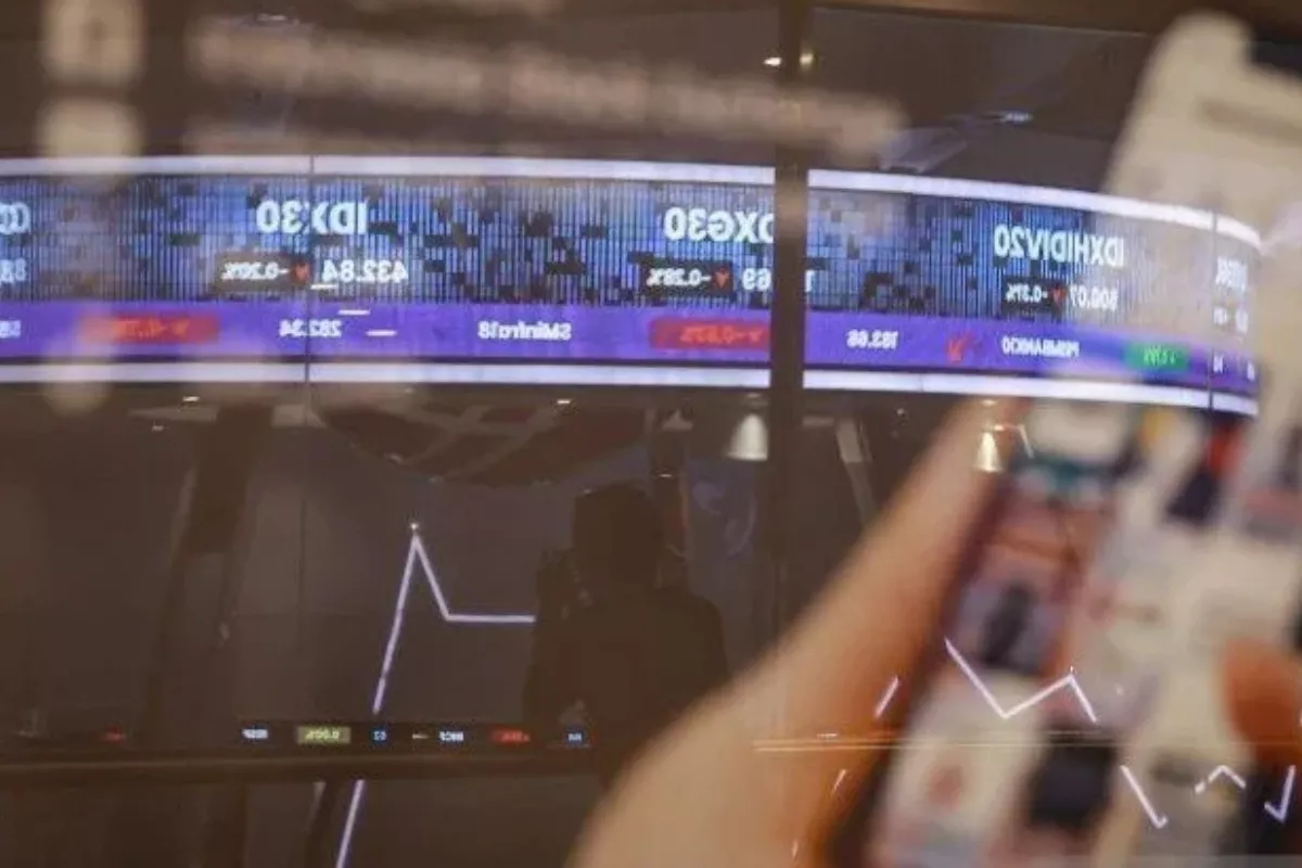 IHSG Dibuka Melemah ke 5.884 Tertekan Saham BBCA dan BREN serta BBRI