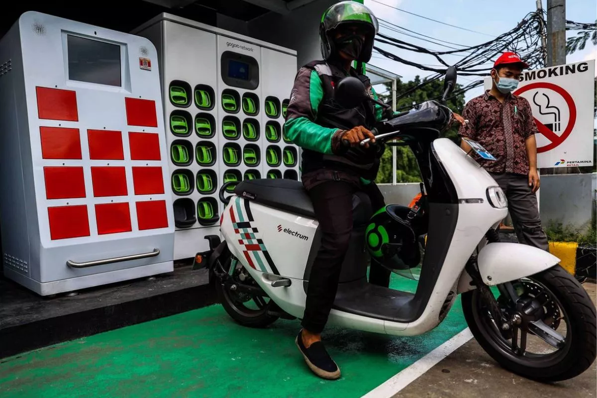 Solusi Efisien, Tukar Baterai Motor Listrik Cukup Hitungan Menit