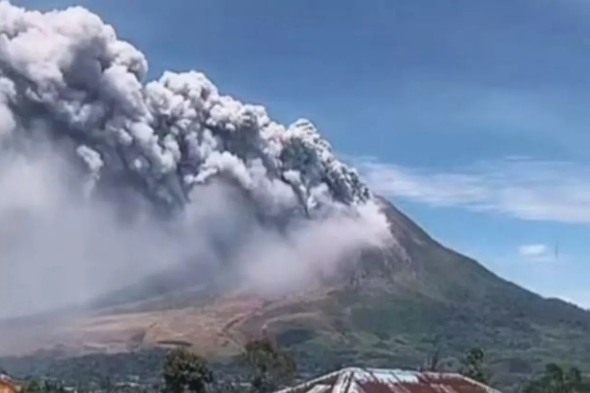 Gunung Sinabung Siaga, BNPB Minta Warga di Karo Mengungsi