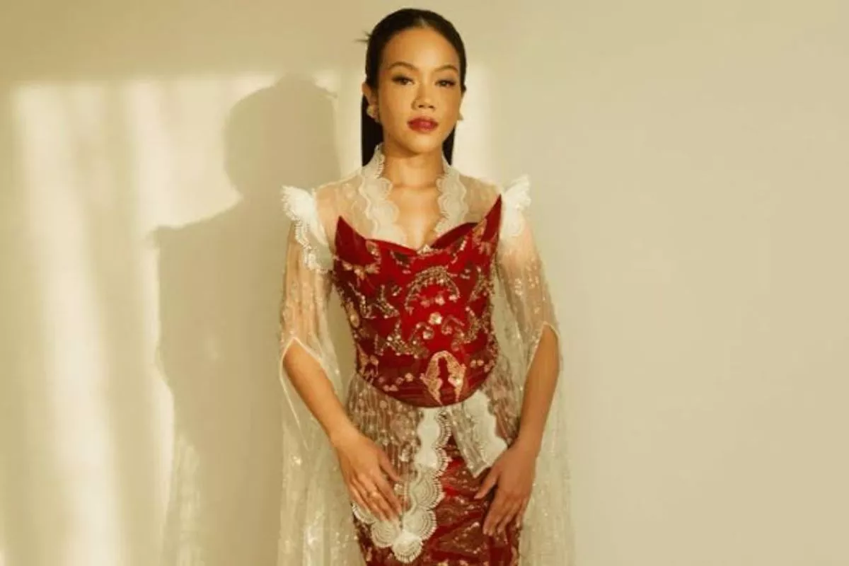 Gaya Alyssa Daguise Berkebaya Merah di Upacara HUT ke-81 RI