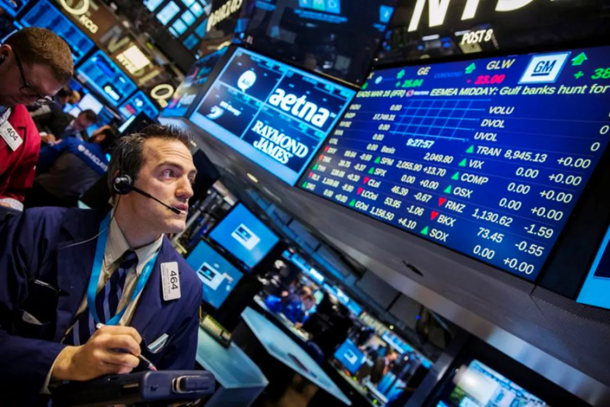 Indeks Wall Street Bervariasi, Nasdaq dan S&P 500 Turun 1 Persen Lebih