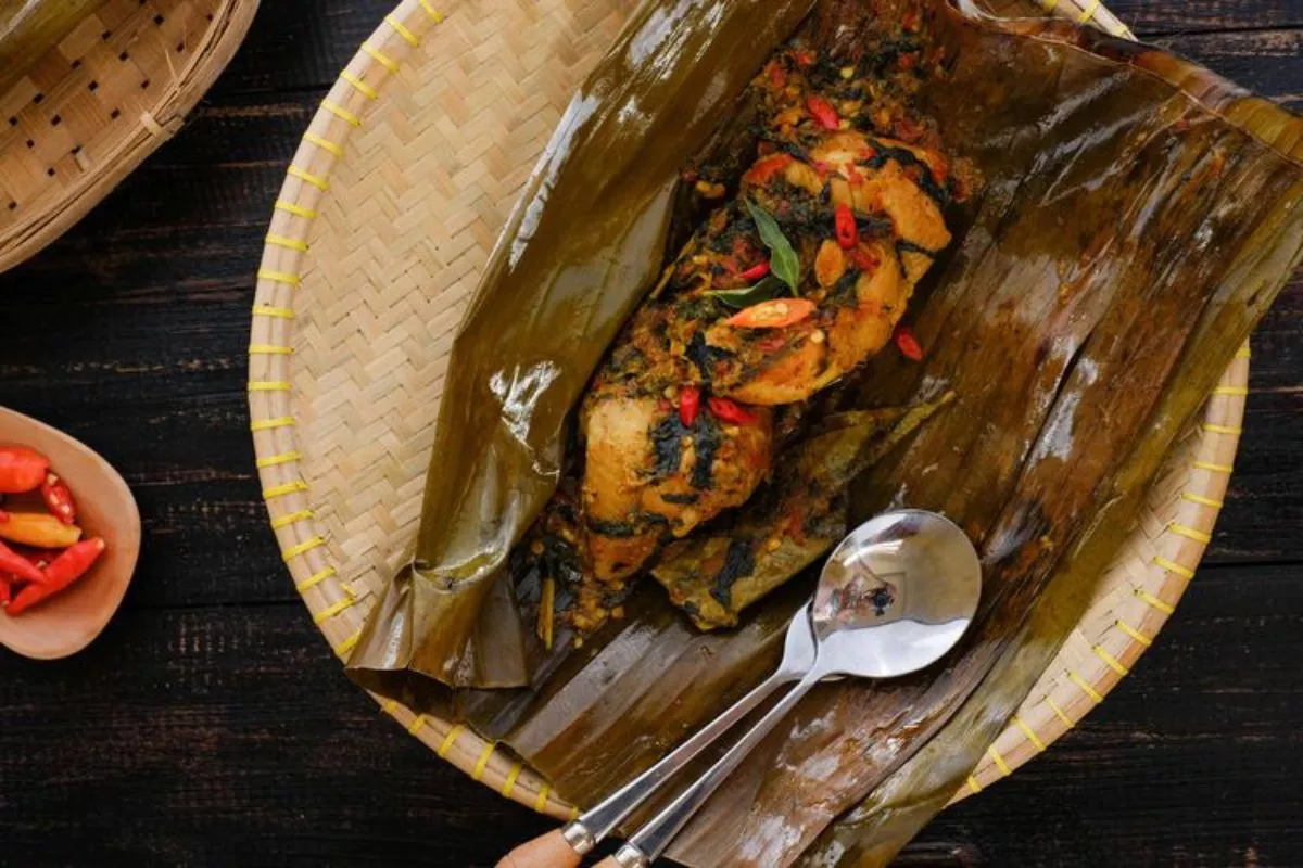 Resep Pepes Ayam Bumbu Kuning, Aromanya Harum Meresap Sempurna