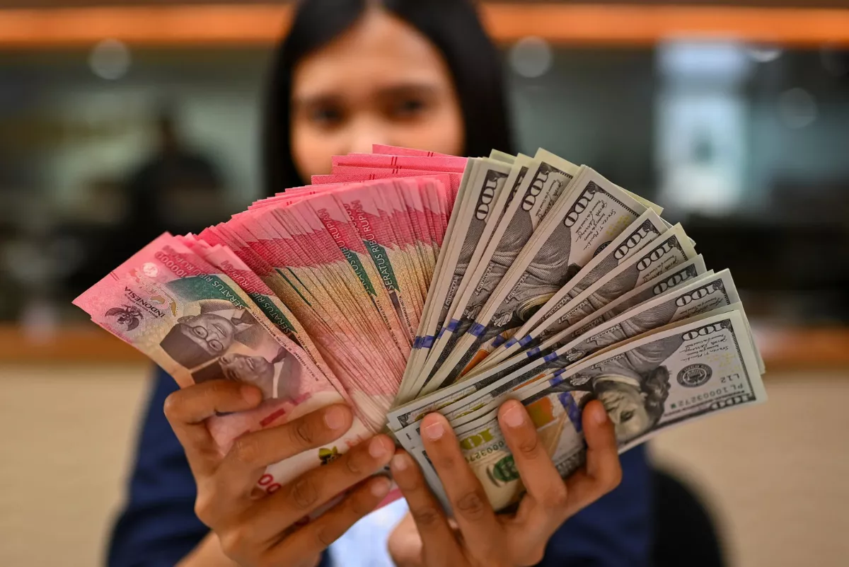 Nilai Tukar Rupiah Dibuka Menguat, Dolar AS Turun ke Rp17.680