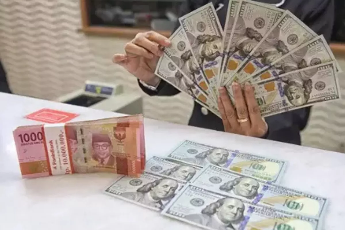 Rupiah Hari Ini Berpotensi Melemah Tajam ke Angka Rp17.781 per Dolar AS