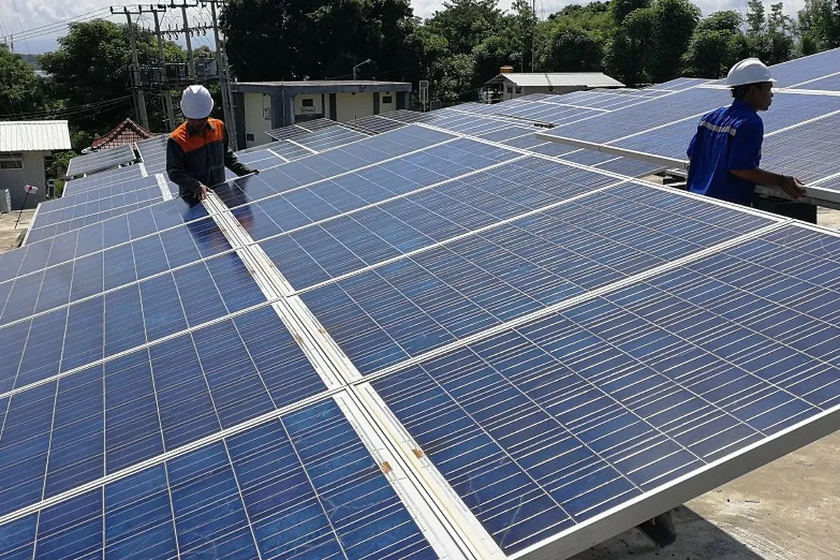 PLTS 100 GW Dimulai, IESR Ingatkan Listrik Desa Jangan Terlupakan