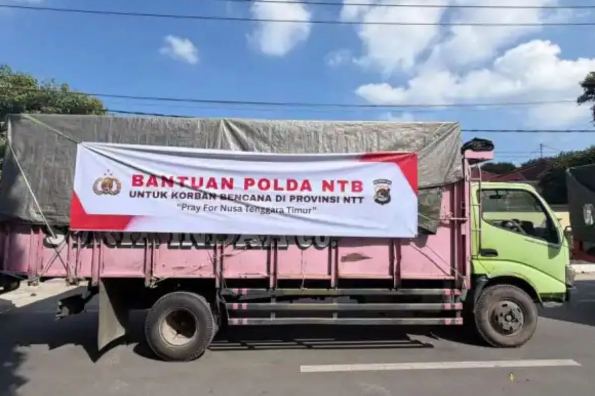 Bantuan Gempa NTT, Polri Kirim 44 Truk Logistik Lewat Jalur Laut