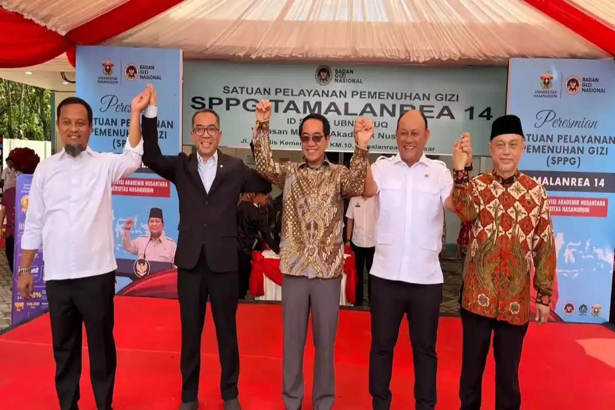 Mendiktisaintek dan Kepala BGN Resmikan Dapur MBG di Unhas