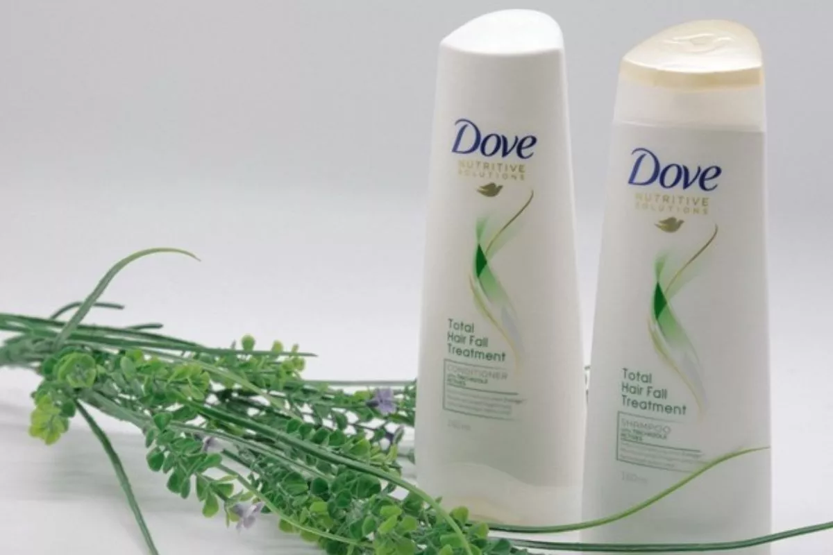 10 Rekomendasi Shampoo Ramah Kantong untuk Rambut Rontok Parah