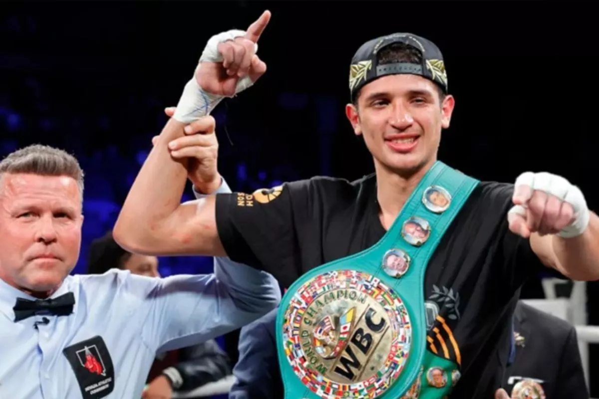 Fundora Dijadwalkan Bela Gelar WBC Lawan Hadribeaj