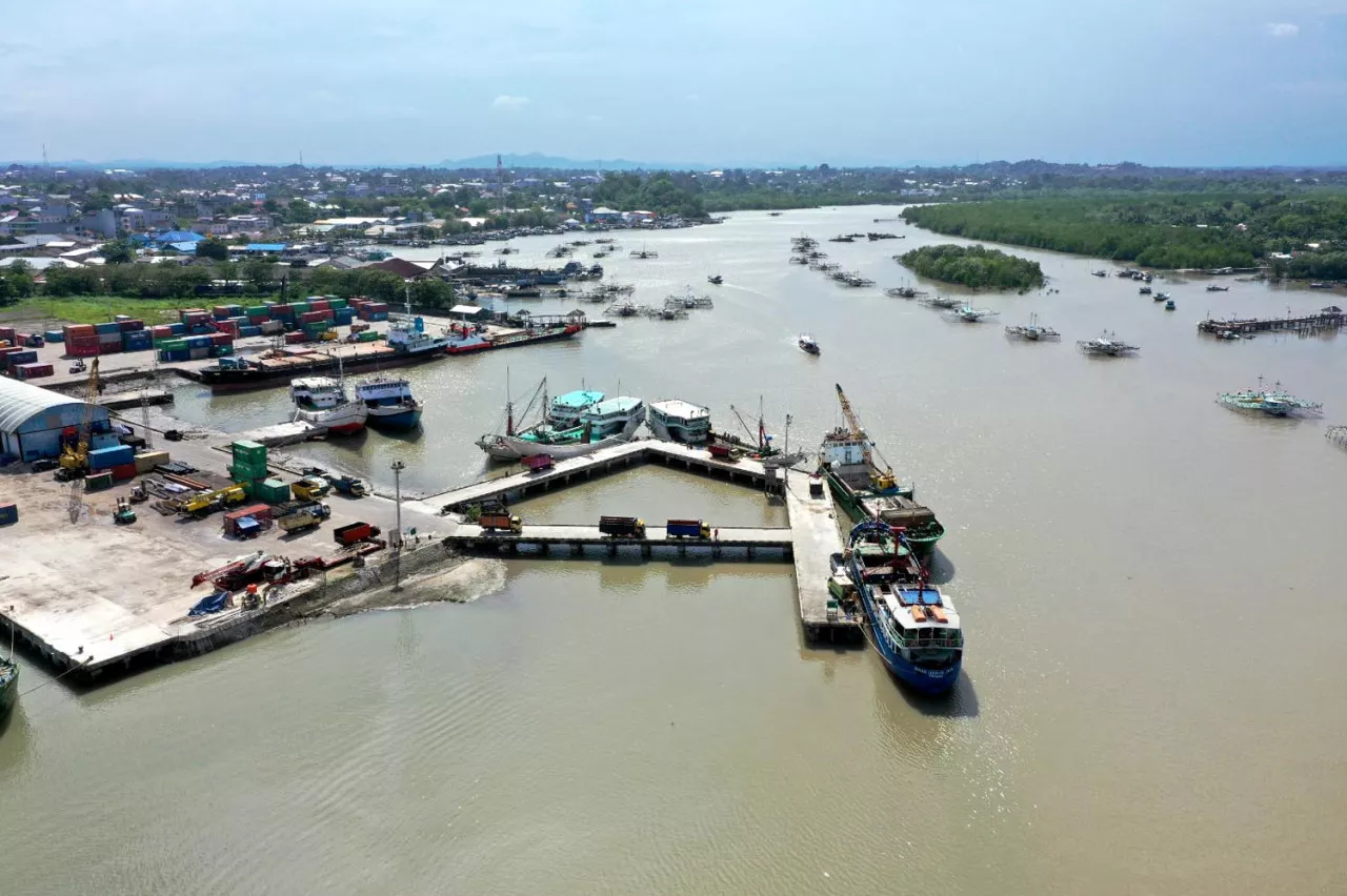 Bongkar Muat Timah: Target Tanjung Pandan Tembus 13.000 Ton 2026