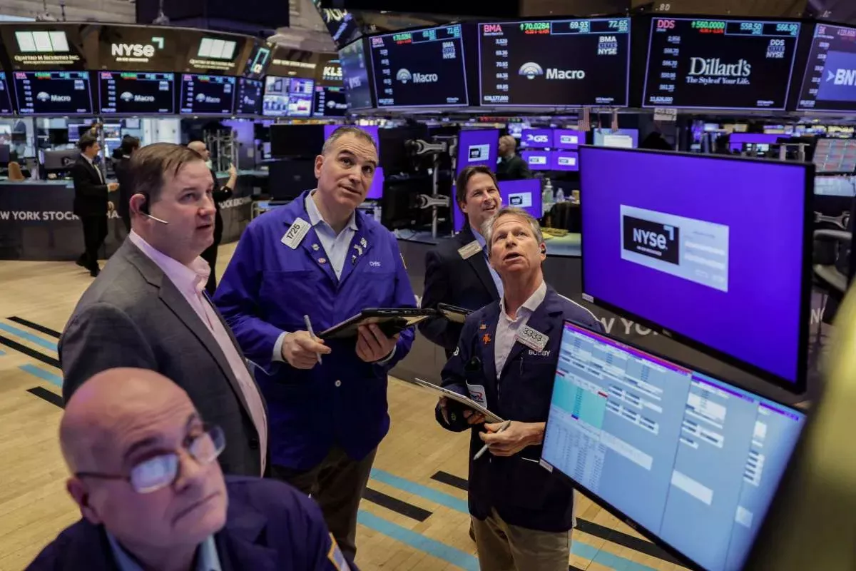 Wall Street Ditutup Beragam Saat Pasar Menanti Kinerja Raksasa Teknologi