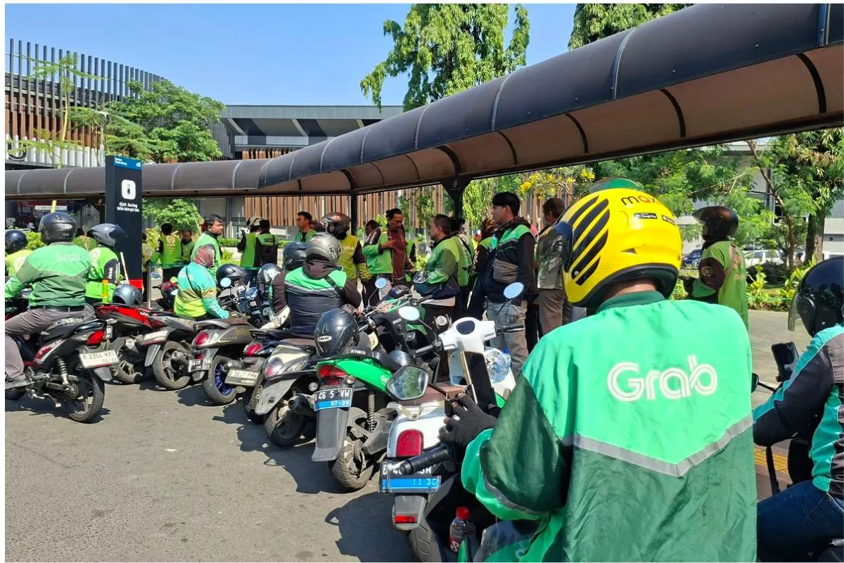 Pendapatan Driver Ojol Belum Naik Meski Komisi 8%, Ini Penjelasan DPR