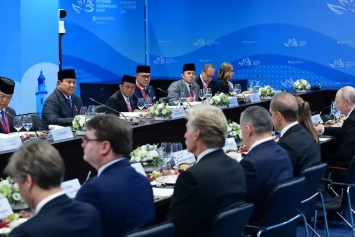 Prabowo dan Putin Santap Siang di Vladivostok, Bahas Kemitraan RI-Rusia