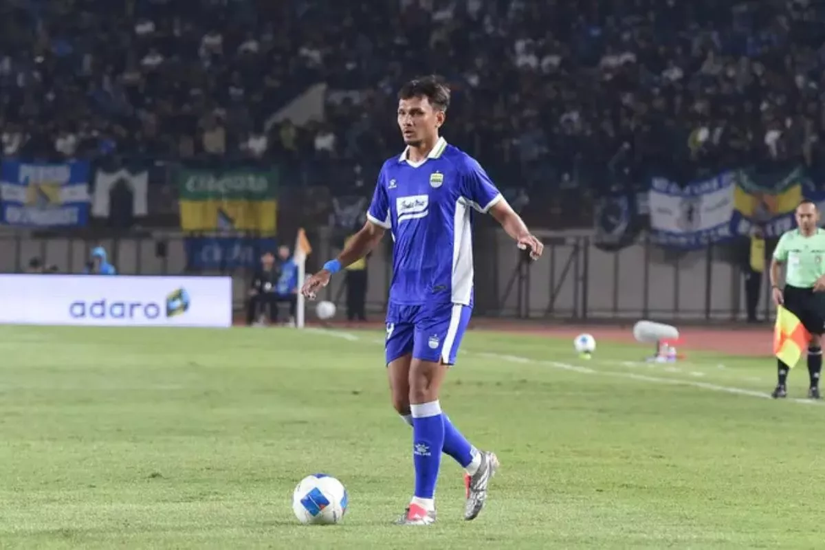 Persib Bandung Pinjamkan Bek Hamra Hehanussa ke Klub Garudayaksa 2026