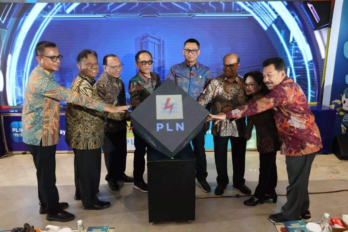 PLN Transformasi Kantor Jadi Smart Building dengan PLTS Atap 12 MWp
