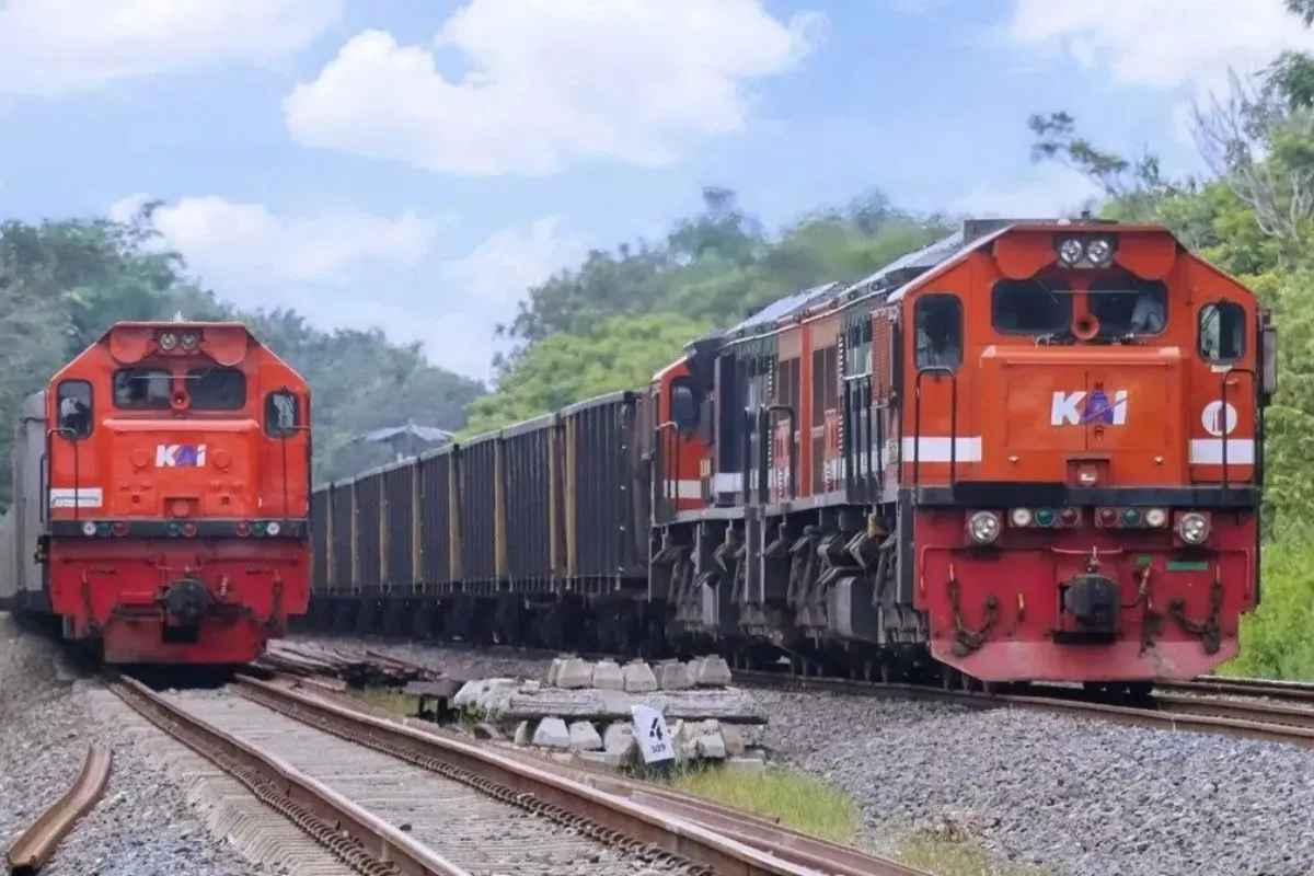 Dukung Target Logistik, KAI Operasikan 54 Lokomotif Baru