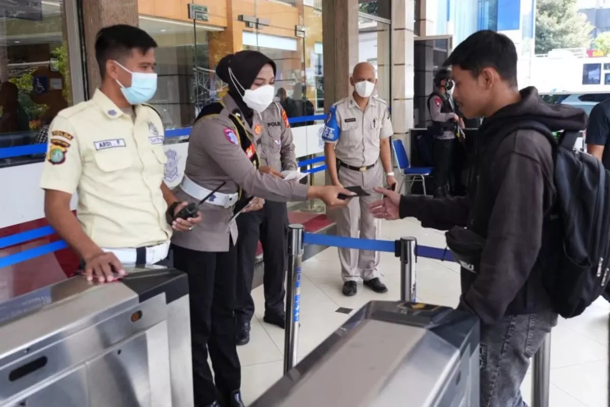 Polda Metro Jaya Sediakan Ribuan Masker untuk Pelayan Wajib Pajak