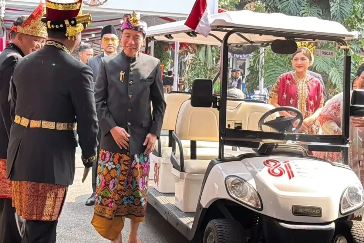 Jokowi Pakai Baju Adat Bali di HUT ke-81 RI, Gibran Pilih Pakaian NTT