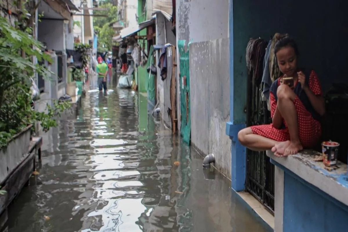 Hujan Deras Picu Banjir Rendam Ratusan Rumah di Cengkareng
