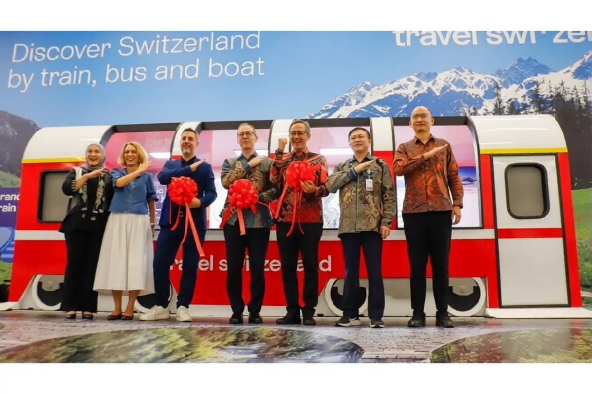 Kedubes Swiss Hadirkan Instalasi di Whoosh Halim Pukau Calon Penumpang