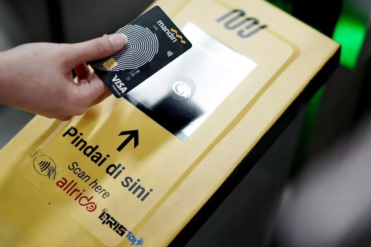 Bank Mandiri Terapkan Layanan Kartu Kredit Nirsentuh di MRT Jakarta