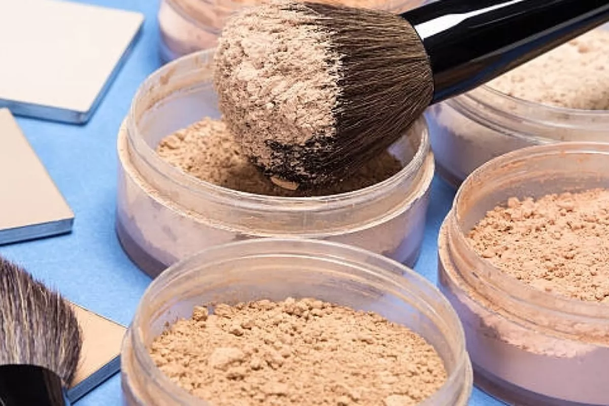 Perbandingan Bedak Padat dan Bedak Tabur Sesuai dengan Jenis Kulit
