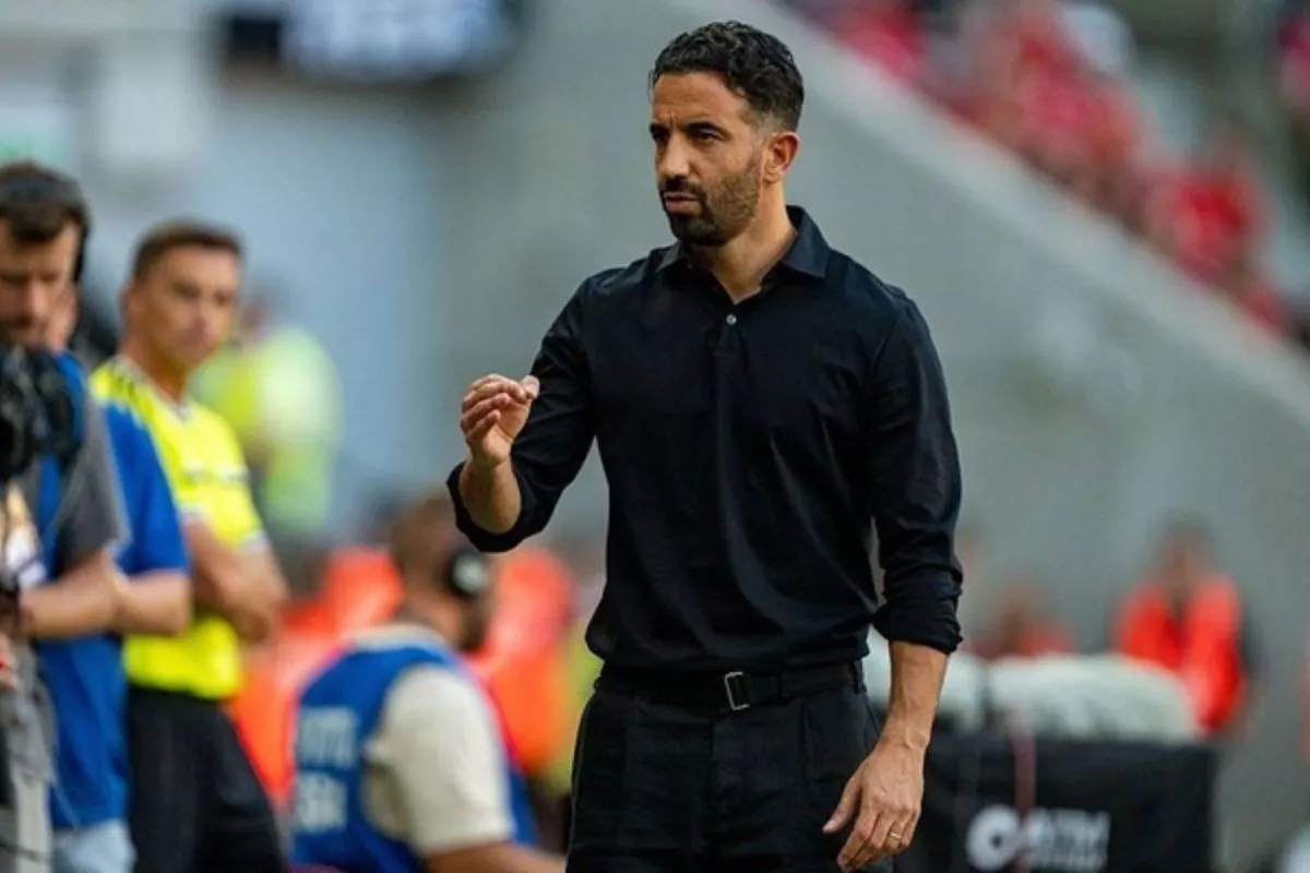 Kalah dari AC Milan Pemain MU Bergantian Hampiri Ruben Amorim