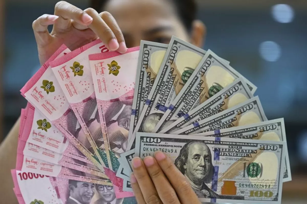 Pergerakan Rupiah Diprediksi Fluktuatif Menghadapi Dolar AS Hari Ini