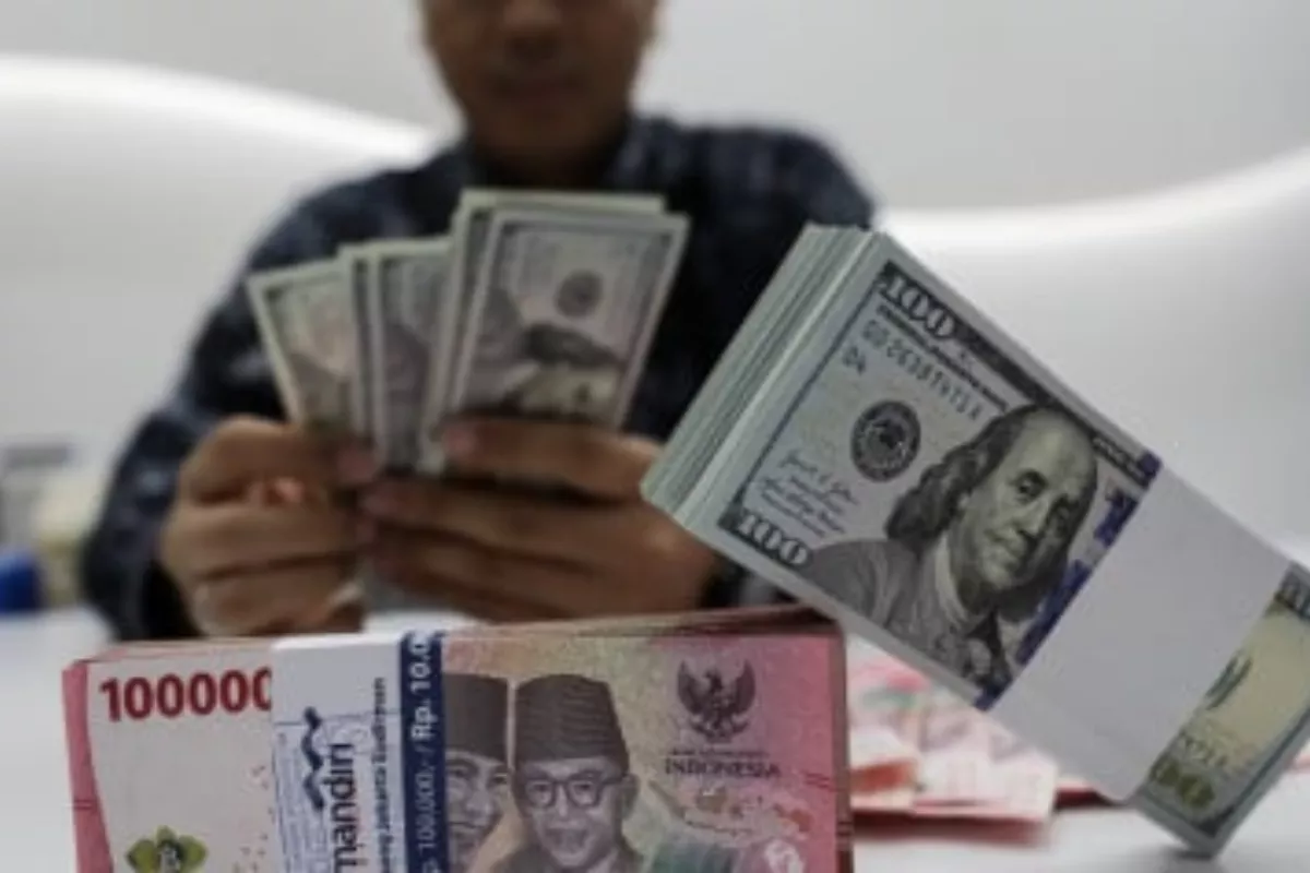 Perkembangan Kurs Rupiah Ditutup Menguat Lawan Dolar AS Pada Rp17.910!