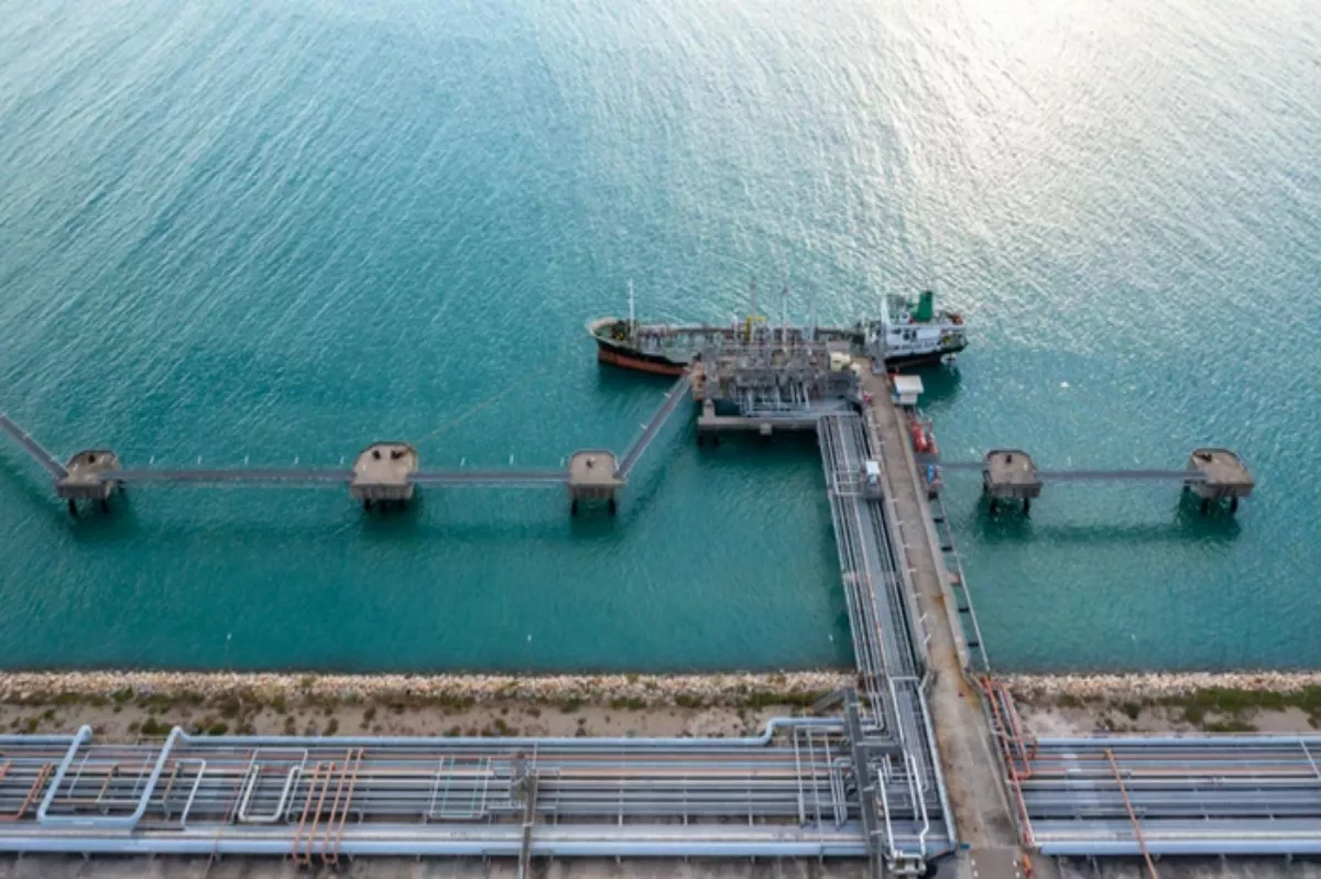 Gangguan Hormuz Paksa Dunia Borong Energi Bersih China