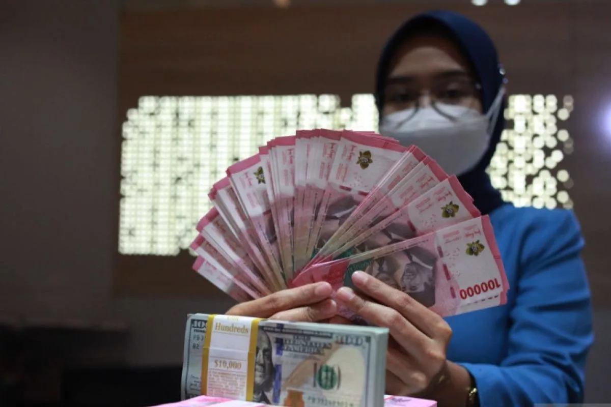 Rupiah Lesu di Pasar Spot, Kurs Jual Dolar AS Sentuh Rp18.120