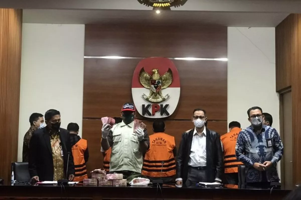 OTT KPK di Sumut, Bupati Langkat Syah Afandin Diciduk Saat Makan Durian
