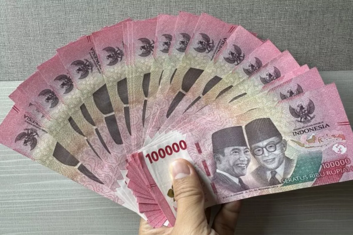 Defisit Perdagangan Tekan Rupiah, Minyak Jadi Risiko