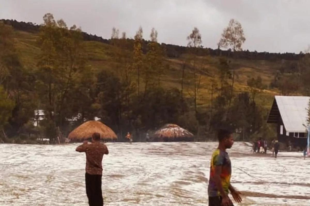 BMKG Ungkap Penyebab Hujan Es di Lanny Jaya dan Puncak Papua