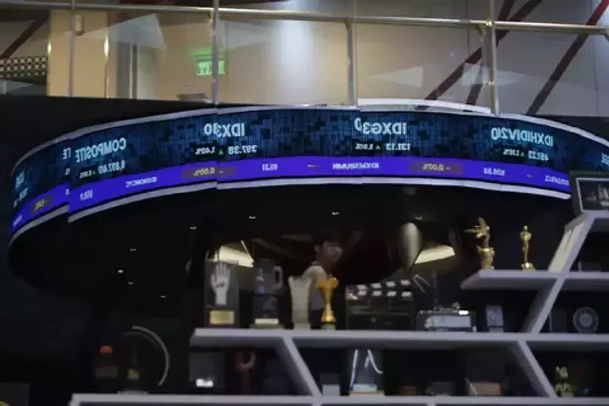 Phintraco Sekuritas Prediksi IHSG Menuju Level 6.400 Hari Ini