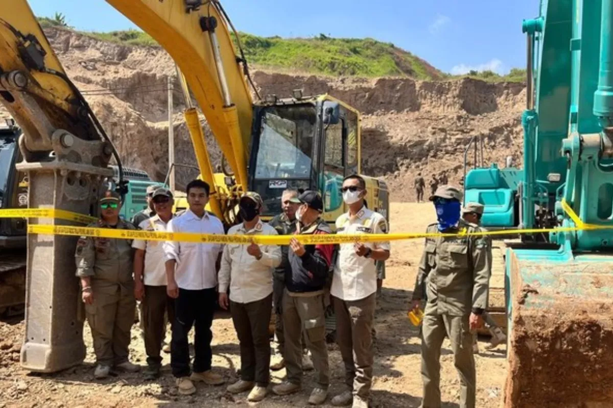 Belum Berizin, Satpol PP Sumedang Segel 5 Tambang Galian C