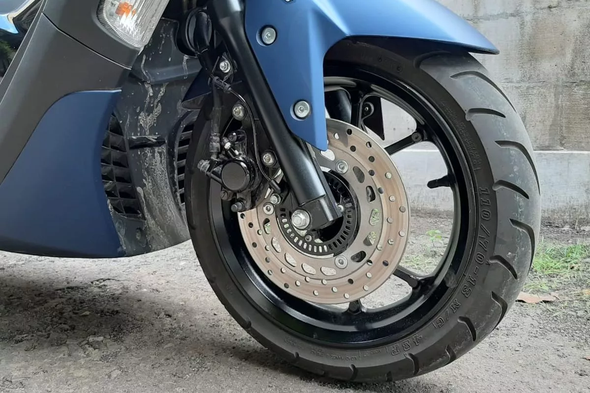 Efektivitas Fitur Rem ABS Motor Saat Melintasi Jalanan Beroli