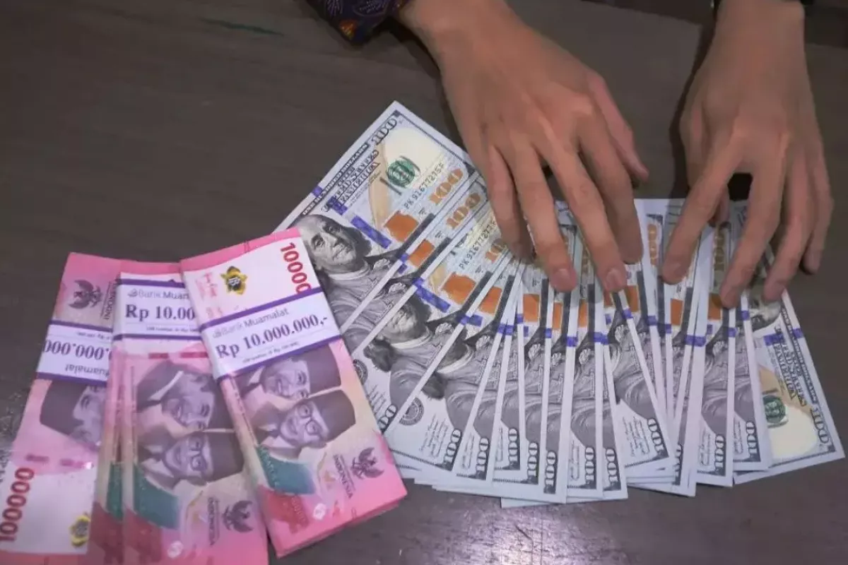 Rupiah Hari Ini 18 Mei 2026 Diprediksi Melemah hingga Rp17.530 per Dolar