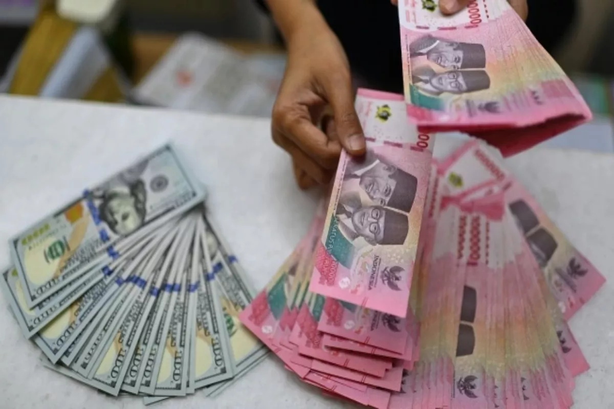 Dipicu Defisit Transaksi Berjalan, Rupiah Berisiko Melemah di 17.650 - 17.800