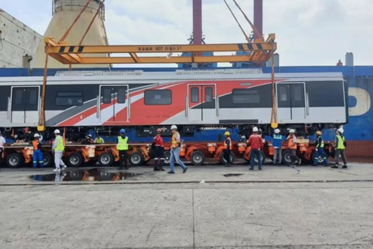 KAI Perpanjang Peron Stasiun Bogor untuk Rangkaian KRL 12 Kereta