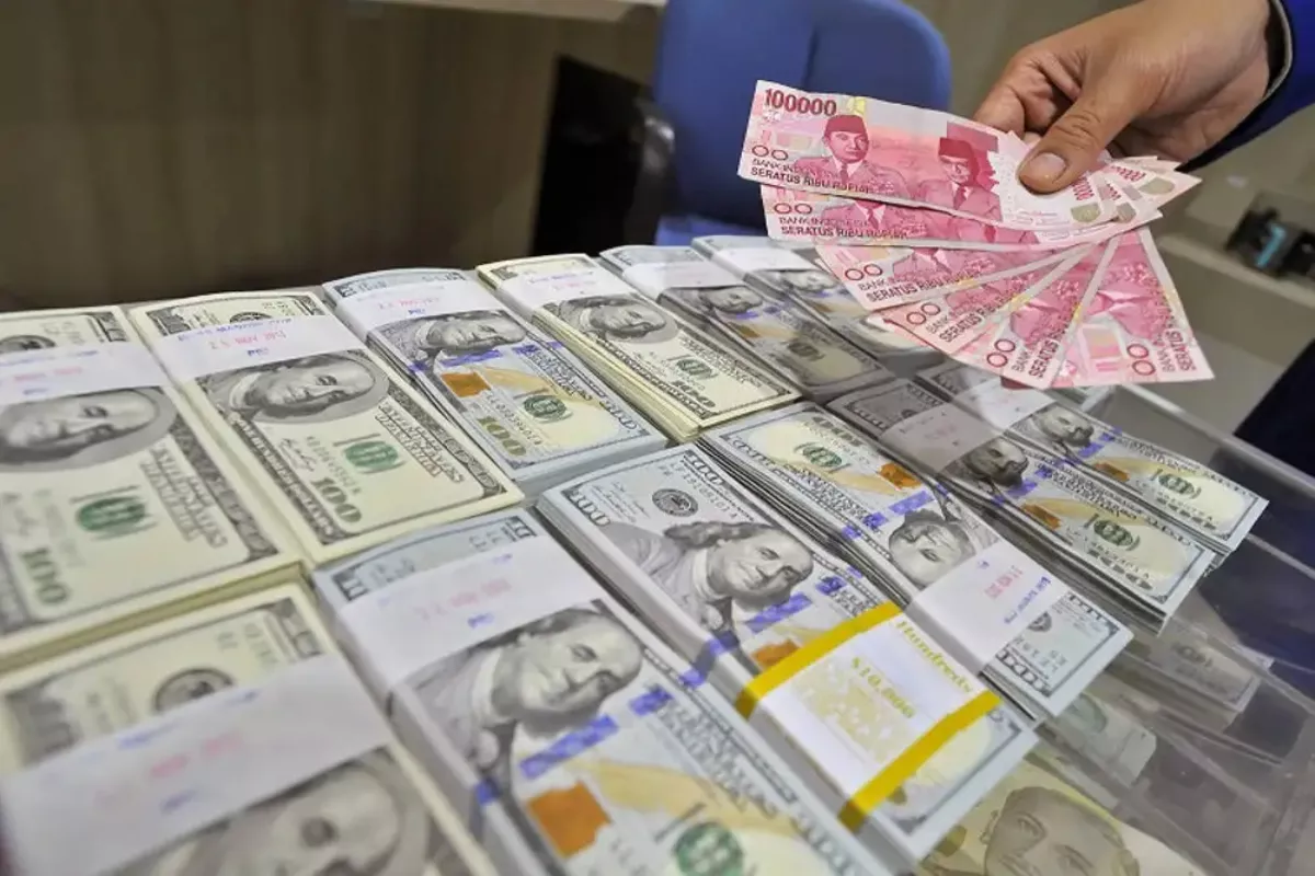 Rupiah Bergerak Menguat Terbatas Hingga Level Rp17.868 per Dolar Utama