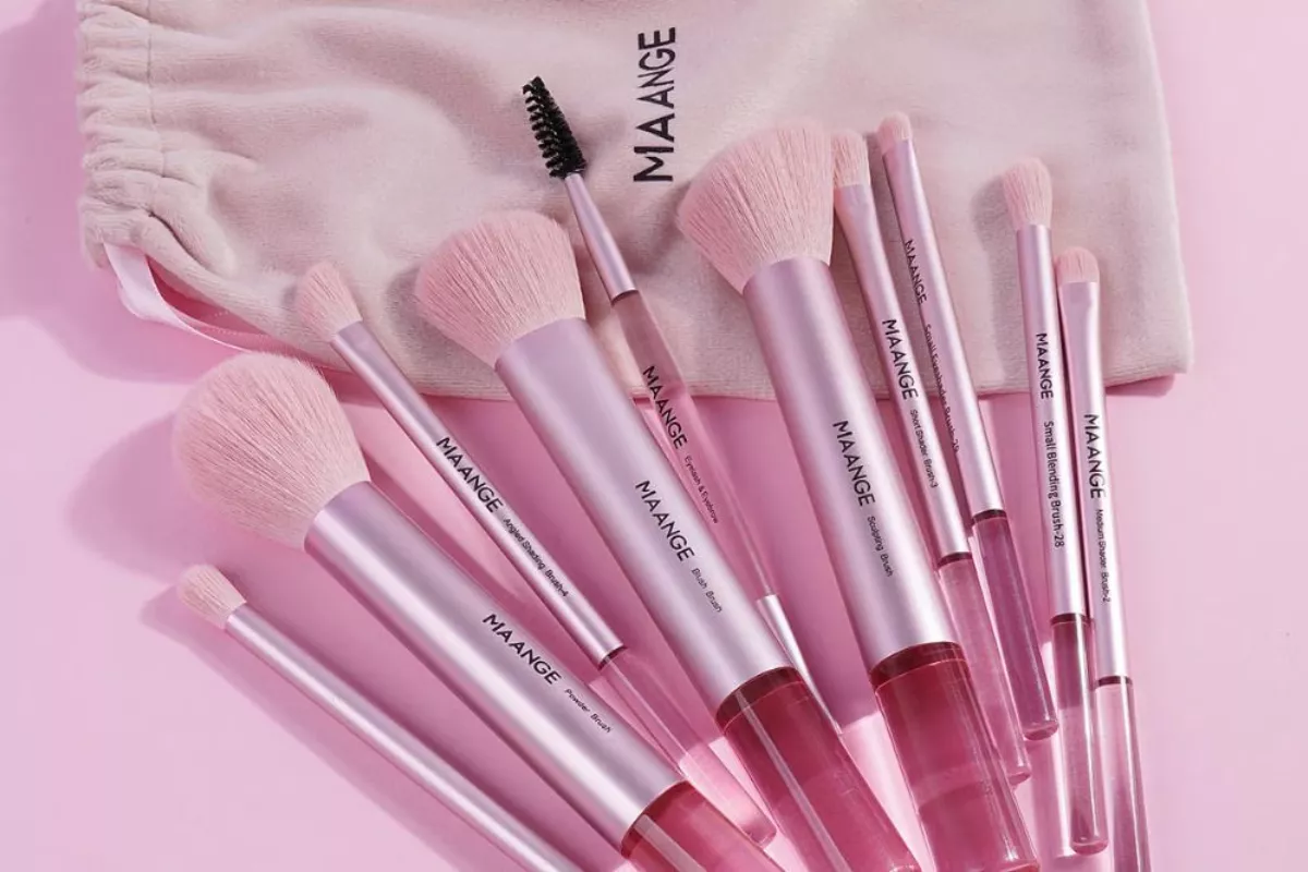 Penyebab Kuas Makeup Cepat Rusak dan Memicu Breakout di Kulit Wajah