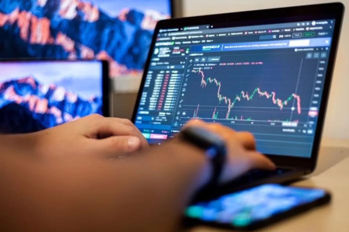 Saham ERAA Melonjak 7,98 persen, Diborong Investor Asing