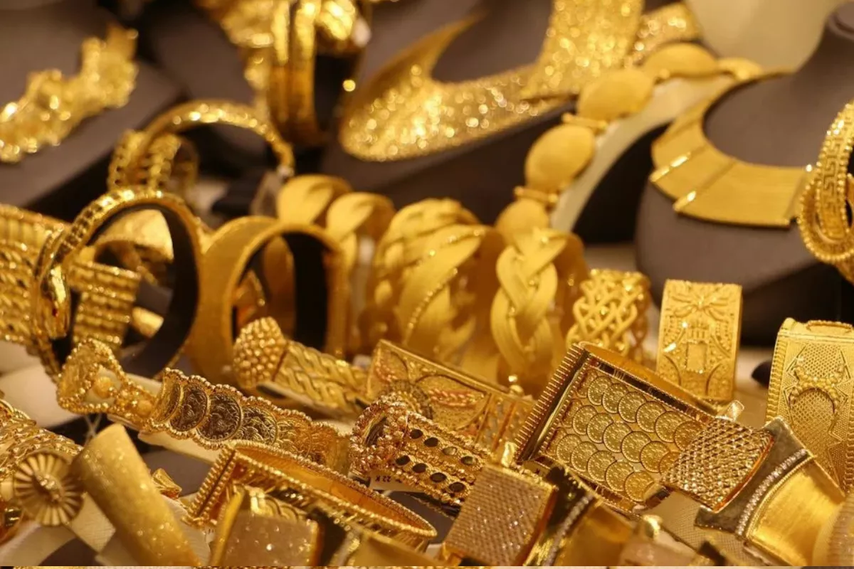 Harga Emas Perhiasan 18 Mei 2026 Stabil Kadar 24K Tembus Rp2.42 Juta
