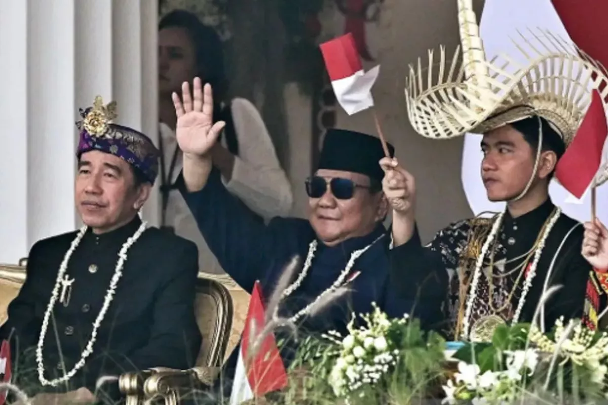 Alasan Prabowo Duduk Diapit Jokowi dan Gibran di HUT RI Ke-81